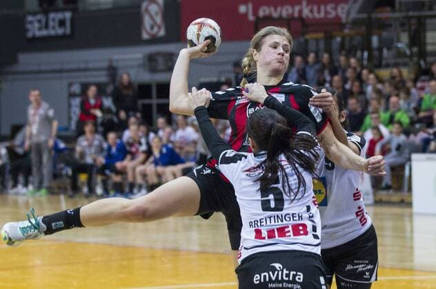 Handball-Bundesliga TSV Bayer 04 Leverkusen vs. Neckarsulmer SU 34:27 Handball-Bundesliga TSV Bayer 04 Leverkusen vs. Neckarsulmer SU 34:27 am 7. 1. 2017 Leverkusen, Ostermann-Arena, Deutschland Photo: Ralf Kardes Elfe Sally Potocki (8) RM RL Hannah Breitinger (5) LA Isabel Tissekker (9) RL RR