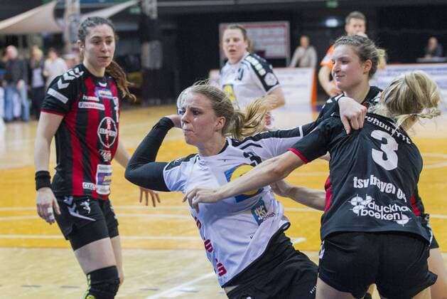 Handball-Bundesliga TSV Bayer 04 Leverkusen vs. Neckarsulmer SU 34:27 Handball-Bundesliga TSV Bayer 04 Leverkusen vs. Neckarsulmer SU 34:27 am 7. 1. 2017 Leverkusen, Ostermann-Arena, Deutschland Photo: Ralf Kardes Lena Hoffmann (3) RL RR Elfe Anna Seidel (4) KM Elfe Zivile Jurgutyte (3) RM