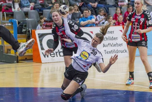 Handball-Bundesliga TSV Bayer 04 Leverkusen vs. Neckarsulmer SU 34:27 Handball-Bundesliga TSV Bayer 04 Leverkusen vs. Neckarsulmer SU 34:27 am 7. 1. 2017 Leverkusen, Ostermann-Arena, Deutschland Photo: Ralf Kardes Elfe Annfleur Bruggemann (11) RL Nele Reimer (20) RL RR Elfe Mia Zschoke (7) RR RM RL