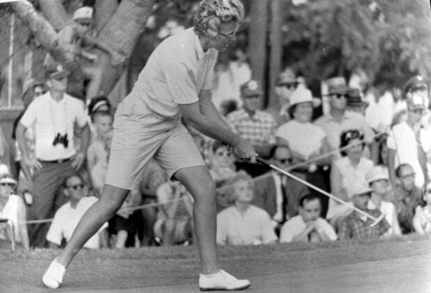 MICKEY WRIGHT IN GOLF ACTION WINNING PUTT IN DALLAS, TEXAS ; 28 MAY 1963, Copyright: Topfoto  UnitedArchivesIPU457509