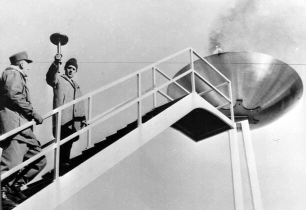 Olympia, Historie, Olympische Winterspiele 1964 in Innsbruck WINTER OLYMPICS IN INNSBRUCK, AUSTRIA - JOSL RIEDER HOLDS TORCH OPENING REHERSALS ; 21 JANUARY 1964, Copyright: Topfoto  UnitedArchivesIPU470118