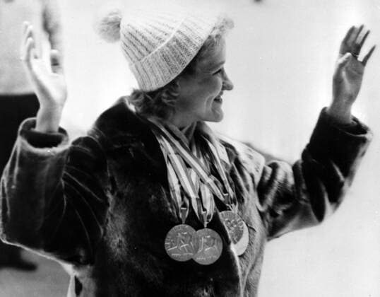 Olympia, Historie, Olympische Winterspiele 1964 in Innsbruck WINTER OLYMPICS GAMES IN INNSBRUCK, AUSTRIA - LIDIA SKOBLIKOVA WITH 3 MEDALS ; 3 FEBRUARY 1964, Copyright: Topfoto  UnitedArchivesIPU470934