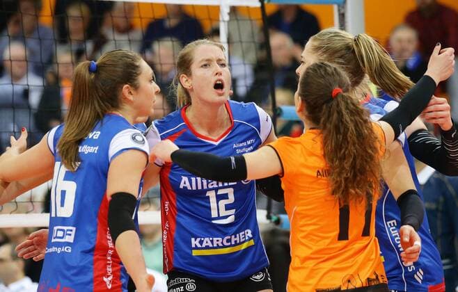 Stuttgart , Volleyball CEV Cup Allianz MTV Stuttgart vs. VK UP Olomouc , von links: Michaela Mlejnkova Deborah van Daelen ( Allianz )