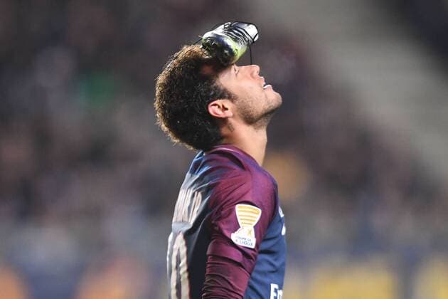 Themen der Woche - SPORT Bilder des Tages - SPORT 10 NEYMAR JR (psg) - JOIE - CHAUSSURE - CRAMPON FOOTBALL : Amiens vs Paris SG - Coupe de la Ligue - 10 01 2018 AnthonyBIBARD FEP Panoramic 