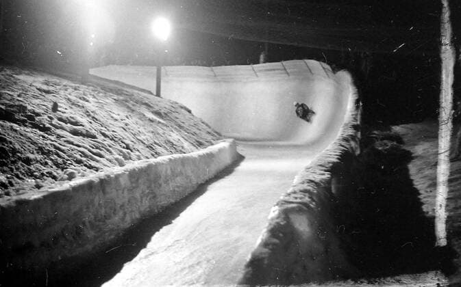Olympia, Historie, Olympische Winterspiele 1964 in Innsbruck WINTER OLYMPICS IN INNSBRUCK, AUSTRIA - BOBSLEIGHT NIGHT TRAINING ; 29 JANUARY 1964, Copyright: Topfoto  UnitedArchivesIPU470643