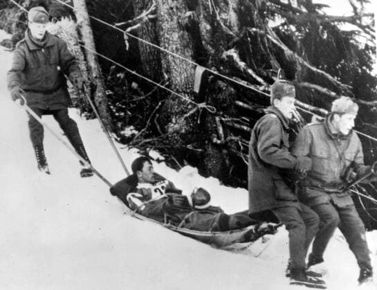 Olympia, Historie, Olympische Winterspiele 1964 in Innsbruck WINTER OLYMPICS IN INNSBRUCK, AUSTRIA - INDIAN ENTRANT JERRY BUJAKOWSKI HURT ; 30 JANUARY 1964, Copyright: Topfoto  UnitedArchivesIPU470740