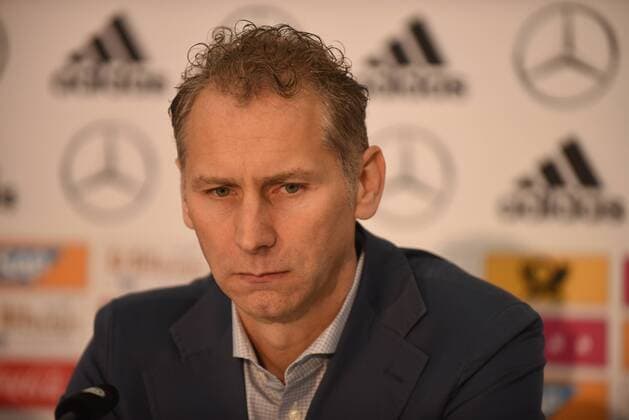 Schiedsrichter Video-Assistent DFB-Pressekonferenz 10.01.2018 Frankfurt am Main, Hotel Lindner 2.v.l. Ronny Zimmermann. Vizepräsident Schiedsrichter und Qualifizierung, Lutz Michael Fröhlich Video-Assistent-Projektleiter, Ansgar Schwenken. Beratender Vertreter der DFL, Ex-DFB-Schiedsrichter Dr. Joachim Drees