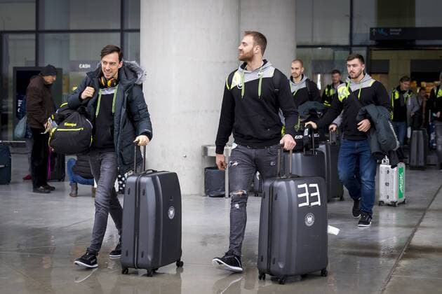 Patrick Groetzki und Andreas Wolff bei der Ankunft. Ankunft der deutschen Mannschaft in Zagreb, Handball, EHF Euro 2018, 11.01.18 Zagreb Croatia Copyright: xAgentur54Gradx xFelixxKoenigx