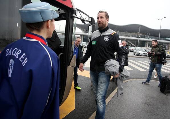 Bilder des Tages - SPORT German handball team 11.01.2018., Croatia, Zagreb, Airport Franjo Tudjman - Arrival of the German handball team at the 2018 European Handball Championship which is played in Croatia. The German national team Nationalteam is in Group C in Zagreb and plays against Macedonia, Montenegro and Slovenia.Team manager of the German handball national team Oliver Roggisch  IgorxKralj PIXSELL