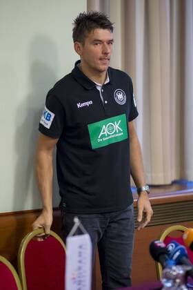 Bundestrainer Christian Prokop betritt den PK-Raum. 1. Pressekonferenz der Deutschen Nationalmannschaft in Zagreb, Handball, EHF Euro 2018, 12.01.18 Zagreb Zagreb Croatia Hotel Panorama Copyright: xAgentur54Gradx xFelixxKoenigx