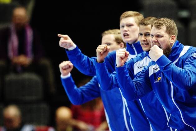 Handball, EM, Schweden - Island 180112 Islands spelare pa bänken jublar efter ett mal under handbollsmatchen mellan Sverige och Island under Handbolls-EM 2018 den 12 januari 2018 i Split. Copyright: LUDVIGxTHUNMAN BB180112LT030
