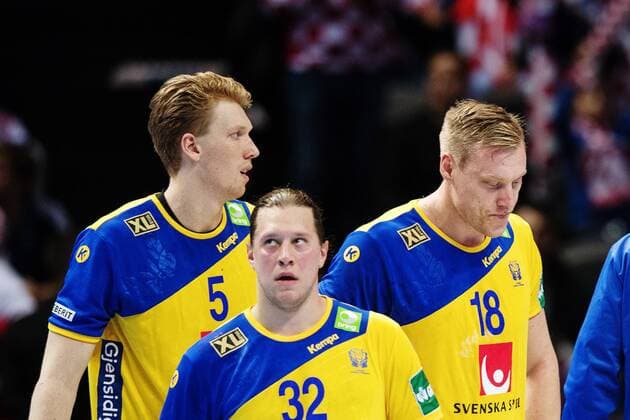 Handball, EM, Schweden - Island 180112 Sveriges Simon Jeppsson, Mattias Zachrisson och Fredric Pettersson deppar efter förlusten i handbollsmatchen mellan Sverige och Island under Handbolls-EM 2018 den 12 januari 2018 i Split. Copyright: LUDVIGxTHUNMAN BB180112LT077