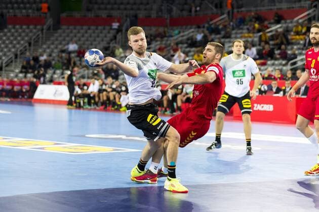 Philipp Weber (Nr. 20, Deutschland) gegen Igor Radojevic (Nr. 15, Montenegro). Deutschland - Montenegro, Vorrunde, Handball, EHF Euro 2018, 13.01.18 Zagreb Zagreb Croatia Arena Copyright: xAgentur54Gradx xFelixxKoenigx