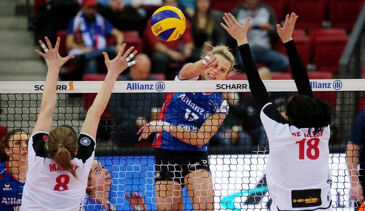 Bilder des Tages - SPORT BAU 13.01.2018 Stuttgart Volleyball Allianz MTV Stuttgart vs. VfB Suhl LOTTO Thüringen, Paige Tapp (Stuttgart, Mitte)