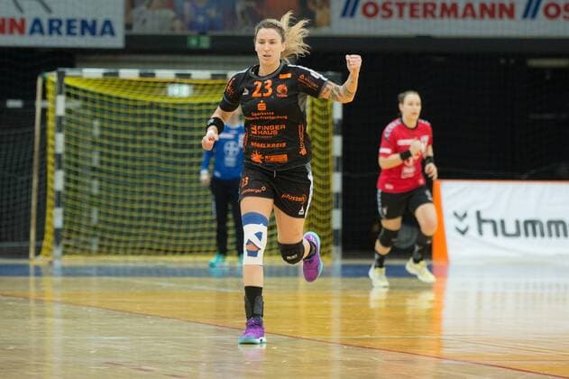 Torjubel Laura Vasilescu ( 23, HSG Bad Wildungen Vipers) TSV Bayer 04 Leverkusen vs HSG Bad Wildungen, Handball, DHB Pokal Frauen, 13.01.18 Leverkusen NRW Deutschland Ostermann Arena