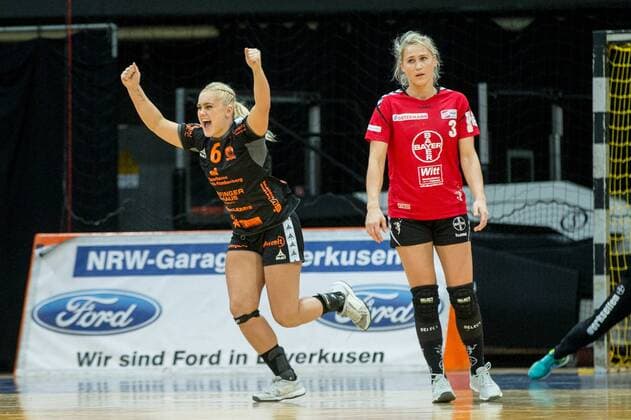 Torjubel von Anouk Nieuwenweg ( 6, HSG Bad Wildungen Vipers) TSV Bayer 04 Leverkusen vs HSG Bad Wildungen, Handball, DHB Pokal Frauen, 13.01.18 Leverkusen NRW Deutschland Ostermann Arena