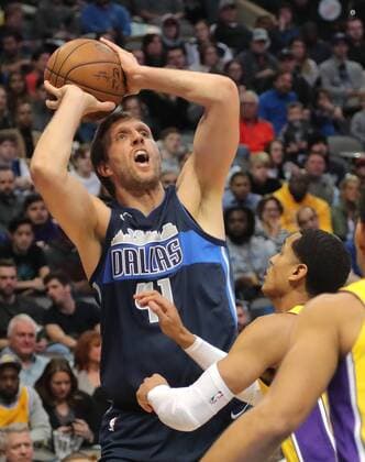 Themen der Woche - SPORT Bilder des Tages - SPORT January 13, 2018 - Dallas, TX, USA - The Dallas Mavericks Dirk Nowitzki (41) shoots in the first half against the Los Angeles Lakers at American Airlines Center in Dallas on Saturday, Jan. 13, 2018. The Lakers won, 107-101, in overtime. LA Lakers at Dallas - ZUMAm67_ 20180113_zaf_m67_001 Copyright: xRodgerxMallisonx