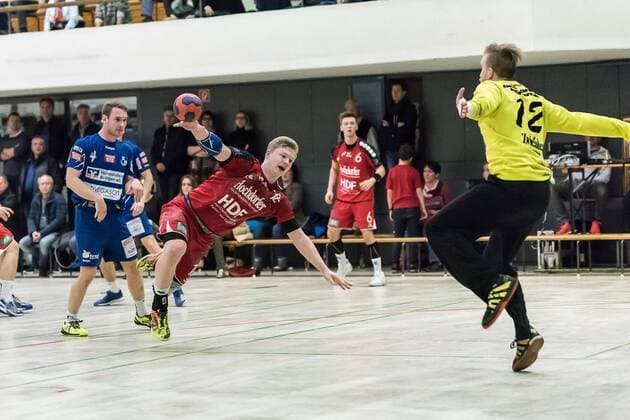 Micha Kuebler (TV Weilstetten 04), Sascha Marquardt (SG H2Ku Herrenberg 18), Moritz Koenig (TV Weilstetten 12), TV Weilstetten gegen SG H2Ku Herrenberg , Handball, BWOL, Maenner, 13.01.2018, Balingen Copyright: xEIBNER WolfgangxFrankx EP_WFK