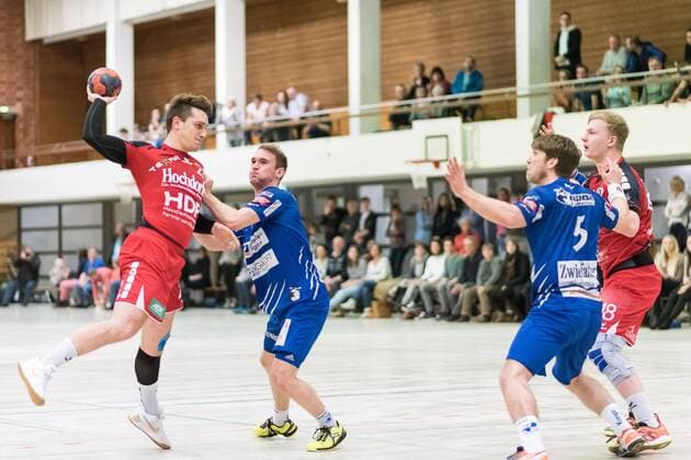 Dominic Rose (SG H2Ku Herrenberg 23), Micha Kuebler (TV Weilstetten 04), Klaus Schuldt Rene Wismar 05), Sascha Marquardt (SG H2Ku Herrenberg 18), TV Weilstetten gegen SG H2Ku Herrenberg , Handball, BWOL, Maenner, 13.01.2018, Balingen Copyright: xEIBNER WolfgangxFrankx EP_WFK
