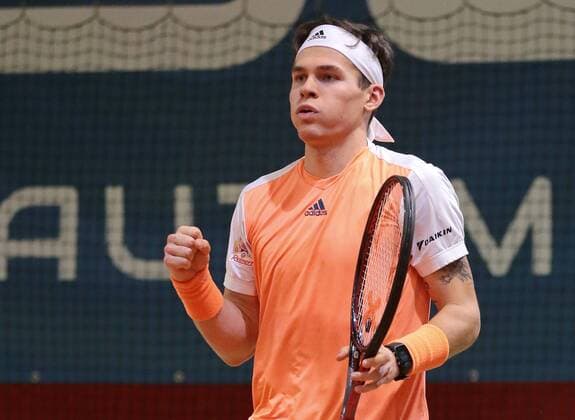 14.01.2018, Schwieberdingen Südwestbank Tennis Grand Prix Tennis-Weltranglistenturnier. Finale: Sieger Daniel Masur (GER) jubelt und ballt die Faust