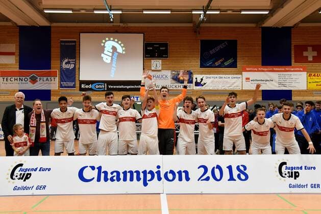 Bilder des Tages - SPORT Der Turniersieger 2018 der VfB Stuttgart U17 U 17 Deutschland, Gaildorf: Jugendfussball, Hallenfussballturnier: Jugend Euro Cup 2018 am 14.01.2018, Sporthalle.