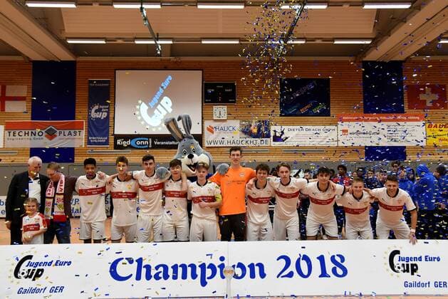 Der Turniersieger 2018 VfB Stuttgart U17 U 17 Deutschland, Gaildorf: Jugendfussball, Hallenfussballturnier: Jugend Euro Cup 2018 am 14.01.2018, Sporthalle.