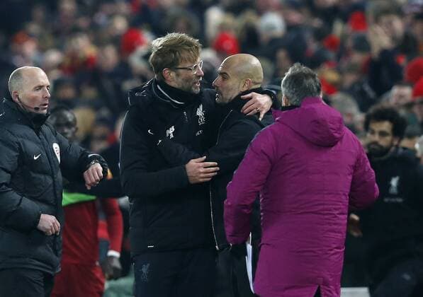 Themen der Woche - SPORT Bilder des Tages - SPORT Jurgen Klopp manager of Liverpool hugs Josep Guardiola manager of Manchester Cityduring the premier league match at Anfield Stadium, Liverpool. Picture date 14th January 2018. Picture credit should read: Andrew Yates Sportimage EDITORIAL USE ONLY. No use with unauthorised audio, video, data, fixture lists, club league logos or live services. Online in-match use limited to 120 images, no video emulation. No use in betting, games or single club league player publications.