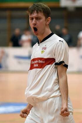Finale VfB Stuttgart vs Hertha BSC 4:2 Torjubel des Torschützen Maximilian Maier (VfB Stuttgart). Deutschland, Gaildorf: Jugendfussball, Hallenfussballturnier: Jugend Euro Cup 2018 am 14.01.2018, Sporthalle.