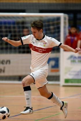 Finale VfB Stuttgart vs Hertha BSC 4:2 Maximilian Maier (VfB Stuttgart). Deutschland, Gaildorf: Jugendfussball, Hallenfussballturnier: Jugend Euro Cup 2018 am 14.01.2018, Sporthalle.
