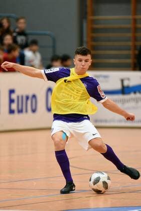 Viertelfinale 1, FK Austria Wien - VfB Stuttgart 0:3 Stefan Radulovic (FK Austria Wien). Deutschland, Gaildorf: Jugendfussball, Hallenfussballturnier: Jugend Euro Cup 2018 am 14.01.2018, Sporthalle.