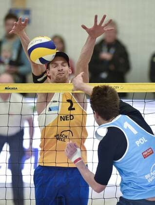 Robert Meeuwsen of Netherlands (left) and Piotr Kantor of Poland in action during men Beach volleyball Beachvolleyball CEV European Championship EM Europameisterschaft Tour Masters final match in Pelhrimov, Czech Republic, Sunday, January 14, 2018. (CTKxPhoto LubosxPavlicek) CTKPhotoP201801140645801  PAV 14