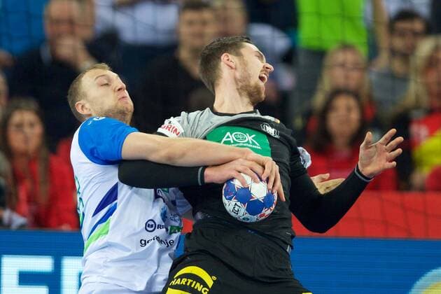 Handball Zagreb 15.01.2018 Europameisterschaft Herren Männer Euro Europameisterschaften Vorrunde Slowenien (SLO) - Deutschland (GER) Hendrik Pekeler (Deutschland, No.13) Ziga Mlakar (Slowenien, No.55)