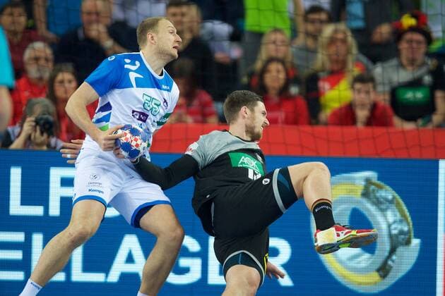Handball Zagreb 15.01.2018 Europameisterschaft Herren Männer Euro Europameisterschaften Vorrunde Slowenien (SLO) - Deutschland (GER) Hendrik Pekeler (Deutschland, No.13) Ziga Mlakar (Slowenien, No.55)