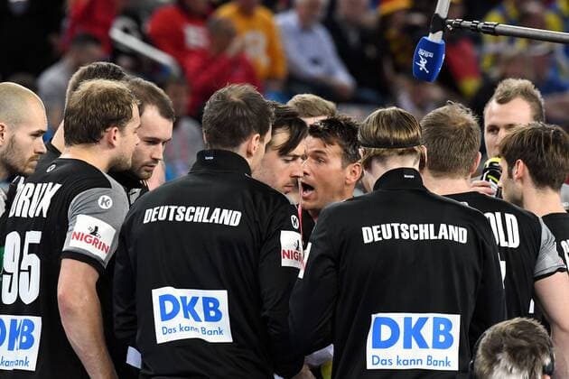 Zagreb, Kroatien, Zagreb Arena, 15.1.2018 Männer- Handball, Europa-Meisterschaft 2018 Deutschland vs. Slowenien Team time-out mit Bundestrainer Deutschland, Christian Prokop (Bildmitte)