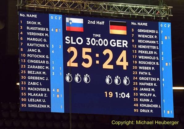 Zagreb, Kroatien, Zagreb Arena, 15.1.2018 Männer- Handball, Europa-Meisterschaft 2018 Deutschland vs. Slowenien Falscher Endstand , korriegert auf 25:25 Anzeigetafel