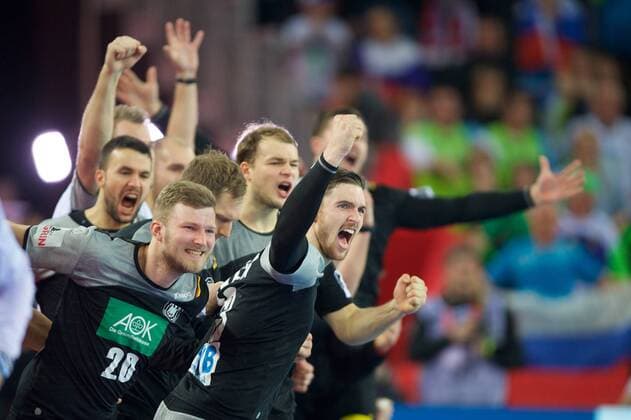 Themen der Woche - SPORT Bilder des Tages - SPORT Handball Zagreb 15.01.2018 Europameisterschaft Herren Männer Euro Europameisterschaften Vorrunde Slowenien (SLO) - Deutschland (GER) Jubel deutschland Philipp Weber (Deutschland, No.20) Hendrik Pekeler (Deutschland, No.13) Paul Drux (Deutschland, No.95) *** Handball Zagreb 15 01 2018 Championship men s men euro Championships preliminary round Slovenia SLO Germany GER cheering Germany Philipp Weber Germany no. 20 Hendrik Padmore Germany no. 13 Paul Daranda Germany no. 95