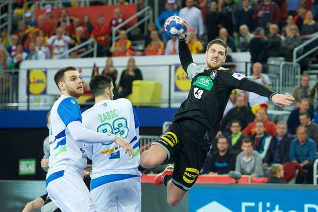 Handball Zagreb 15.01.2018 Europameisterschaft Herren Männer Euro Europameisterschaften Vorrunde Slowenien (SLO) - Deutschland (GER) Hendrik Pekeler (Deutschland, No.13) Igor Zabic (Slowenien, No.33)