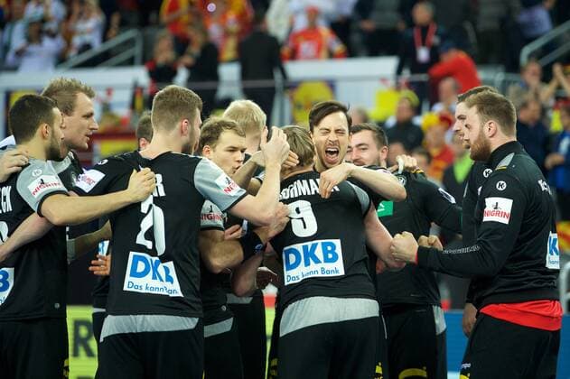 Bilder des Tages - SPORT Handball Zagreb 15.01.2018 Europameisterschaft Herren Männer Euro Europameisterschaften Vorrunde Slowenien (SLO) - Deutschland (GER) Tobias Reichmann (Deutschland, No.09) Patrick Groetzki (Deutschland, No.24) Philipp Weber (Deutschland, No.20) Andreas Wolff (Deutschland, TW, No.33) Jubel