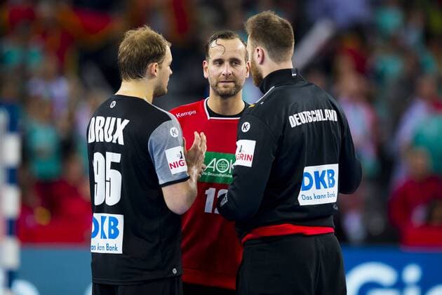 Paul Drux (Nr. 95, Deutschland), Torhueter Silvio Heinevetter (Nr. 12, Deutschland) und Torhueter Andreas Wolff (Nr. 33, Deutschland) nach dem regulaeren Spielende. Slowenien - Deutschland, Vorrunde, Handball, EHF Euro 2018, 15.01.18 Zagreb Zagreb Croatia Arena Copyright: xAgentur54Gradx xFelixxKoenigx