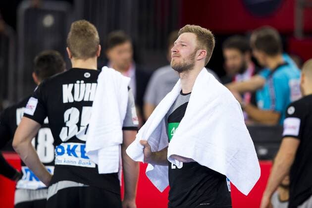 Julius Kuehn (Nr. 35, Deutschland), Philipp Weber (Nr. 20, Deutschland) ist nach dem regulaeren Spielende enttaeuscht. Slowenien - Deutschland, Vorrunde, Handball, EHF Euro 2018, 15.01.18 Zagreb Zagreb Croatia Arena Copyright: xAgentur54Gradx xFelixxKoenigx