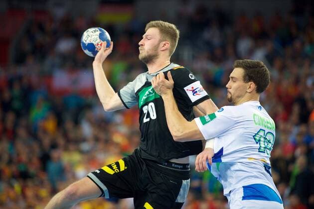 Handball Zagreb 15.01.2018 Europameisterschaft Herren Männer Euro Europameisterschaften Vorrunde Slowenien (SLO) - Deutschland (GER) Philipp Weber (Deutschland, No.20) Darko Cingesar (Slowenien, No.13)