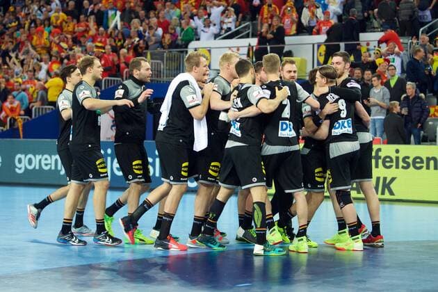 Handball Zagreb 15.01.2018 Europameisterschaft Herren Männer Euro Europameisterschaften Vorrunde Slowenien (SLO) - Deutschland (GER) Jubel über den verwandelten Siebenmeter zum 25-25 endstand durch Tobias Reichmann (Deutschland, No.09) Hendrik Pekeler (Deutschland, No.13) Philipp Weber (Deutschland, No.20) Uwe Gensheimer (Deutschland, No.03)