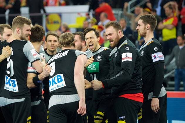 Handball Zagreb 15.01.2018 Europameisterschaft Herren Männer Euro Europameisterschaften Vorrunde Slowenien (SLO) - Deutschland (GER) Jubel über den verwandelten Siebenmeter zum 25-25 endstand durch Tobias Reichmann (Deutschland, No.09) Patrick Groetzki (Deutschland, No.24) Andreas Wolff (Deutschland, TW, No.33) Hendrik Pekeler (Deutschland, No.13) Philipp Weber (Deutschland, No.20)