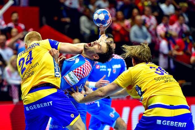 Handball, EM, Kroatien - Schweden 180116 Sveriges Jim Gottfridsson och Kroatiens Igor Karacic under handbollsmatchen mellan Kroatien och Sverige under Handbolls-EM 2018 den 16 januari 2018 i Split. Copyright: LUDVIGxTHUNMAN BB180116LT021