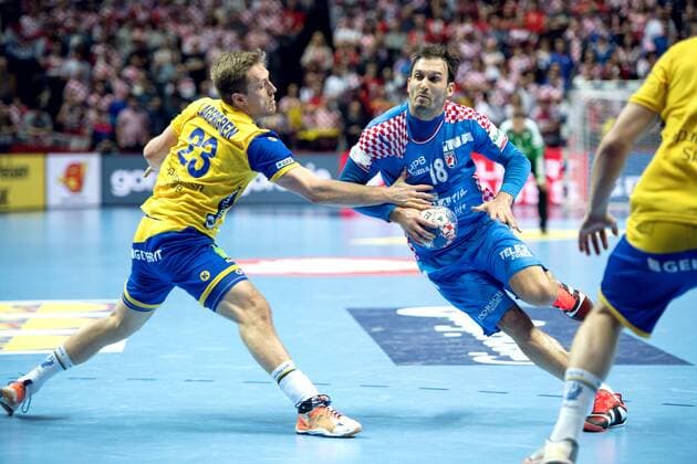 Handball, EM, Kroatien - Schweden 180116 Sveriges Albin Lagergren och Kroatiens Igor Karacic under handbollsmatchen mellan Kroatien och Sverige under Handbolls-EM 2018 den 16 januari 2018 i Split. Copyright: LUDVIGxTHUNMAN BB180116LT024