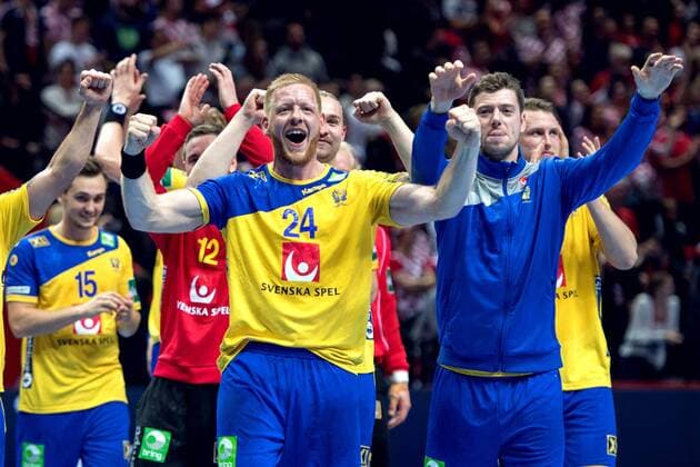 Themen der Woche - SPORT Bilder des Tages - SPORT Handball, EM, Kroatien - Schweden 180116 Sveriges Jim Gottfridsson jublar med lagkamrater efter handbollsmatchen mellan Kroatien och Sverige under Handbolls-EM 2018 den 16 januari 2018 i Split. Copyright: LUDVIGxTHUNMAN BB180116LT062