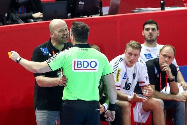 HANDBALL - EHF EURO 2018, NOR vs AUT POREC,CROATIA,16.JAN.18 - HANDBALL - EHF European Championship EM Europameisterschaft group stage, Norway vs Austria. Image shows the referee Martin Gjeding (AUT) and head coach Patrekur Johannesson (AUT). GEPAxpictures xMaticxKlansek