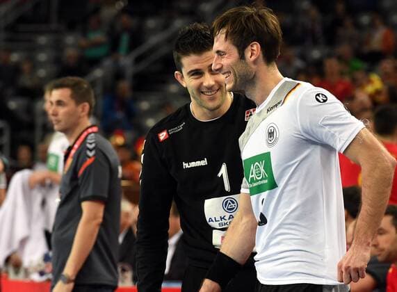 Zagreb, Kroatien, Zagreb Arena, 17.1.2018 Männer- Handball, Europa-Meisterschaft 2018 Deutschland vs. Mazedonien Hatten noch Spass Nikola MITREVSKI, Mazedonien und Uwe Gensheimer (Paris St. Germain HB FRA), Deutschland