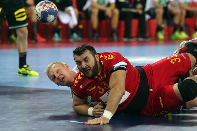 Bilder des Tages - SPORT European Handball Championship, Group C, 3rd round, Germany - FYR Macedonia 17.01.2018., Arena Zagreb, Zagreb, Croatia - 2018 European Men s Handball Championship, Group C, 3rd round, Germany - FYR Macedonia. Patrick Wiencek, Zarko Pesevski DaliborxUrukalovic PIXSELL