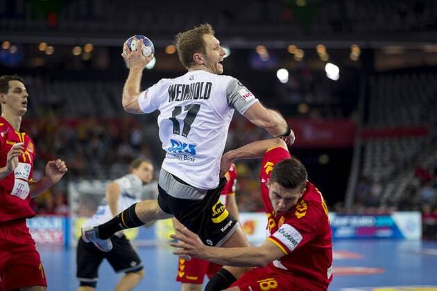Steffen Weinhold (Nr. 17, Deutschland) gegen Filip Kuzmanovski (Nr. 18, Mazedonien). Deutschland - Mazedonien, Vorrunde, Handball, EHF Euro 2018, 17.01.18 Zagreb Zagreb Croatia Arena Copyright: xAgentur54Gradx xFelixxKoenigx